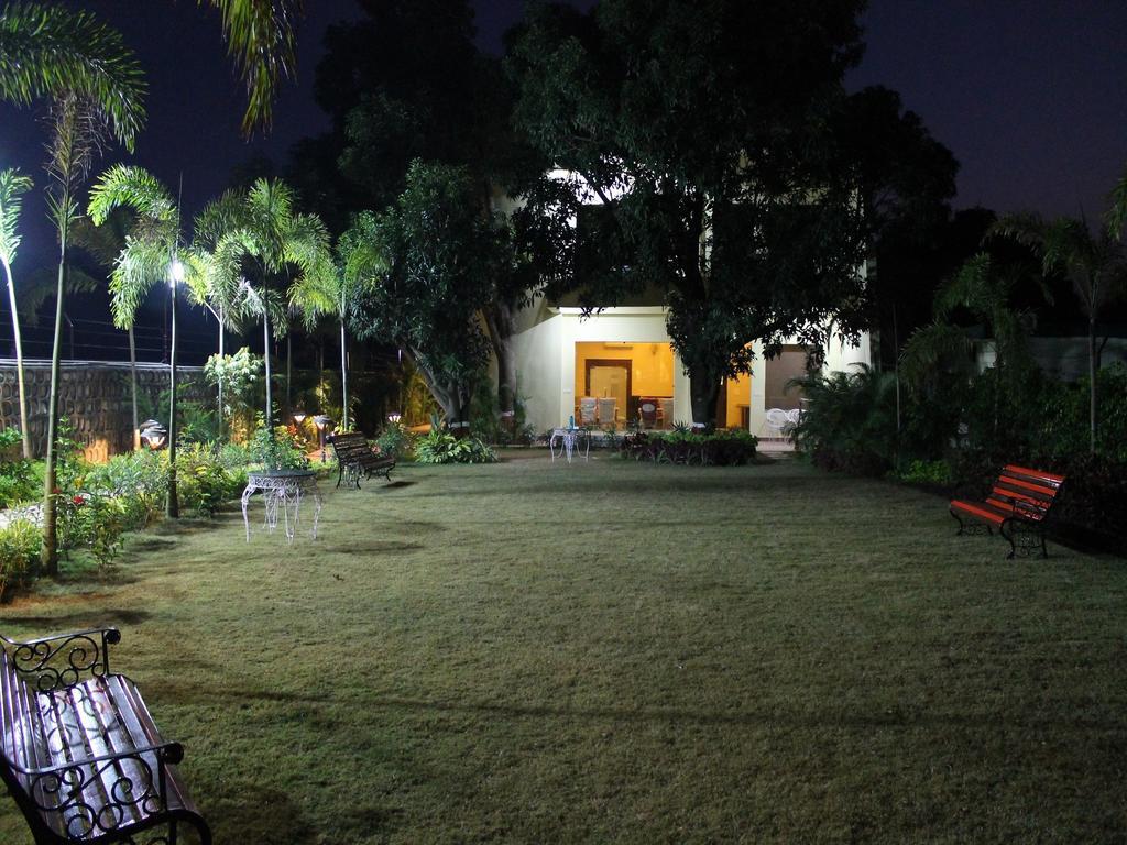V Resorts Rajaji National Park Risikés Kültér fotó