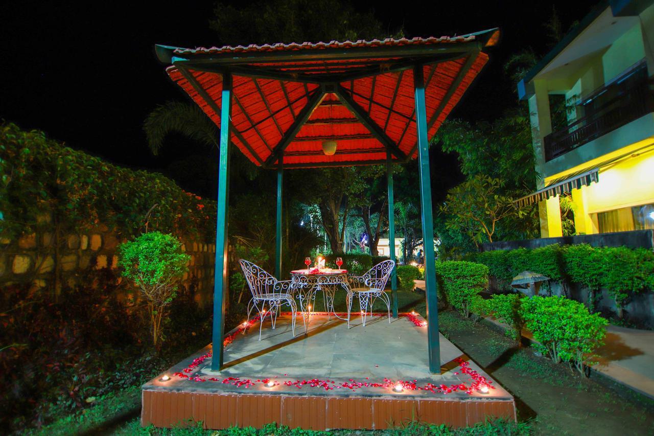V Resorts Rajaji National Park Risikés Kültér fotó