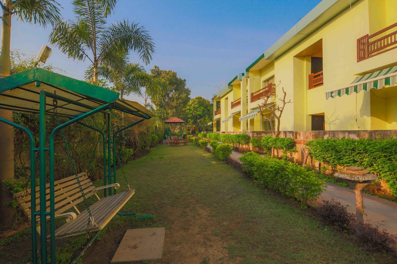 V Resorts Rajaji National Park Risikés Kültér fotó
