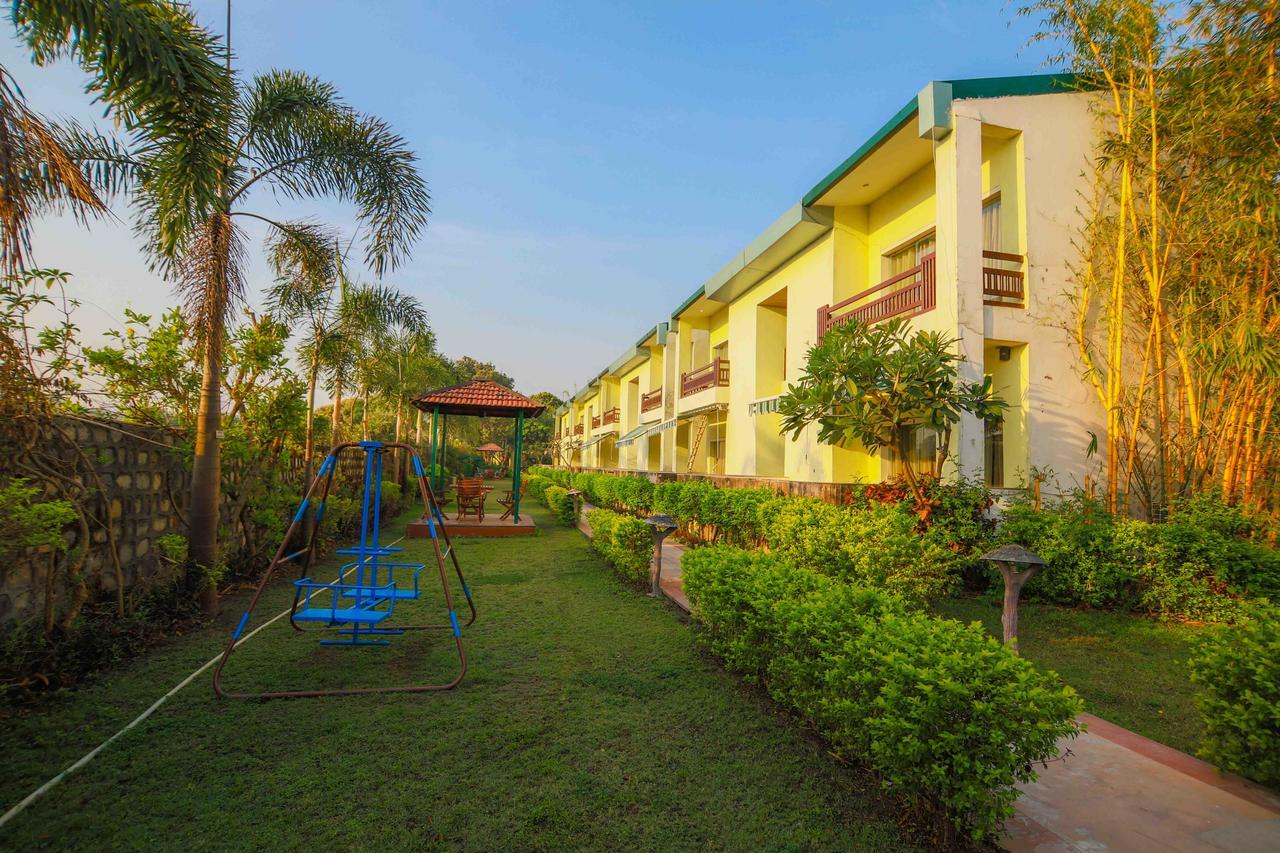 V Resorts Rajaji National Park Risikés Kültér fotó